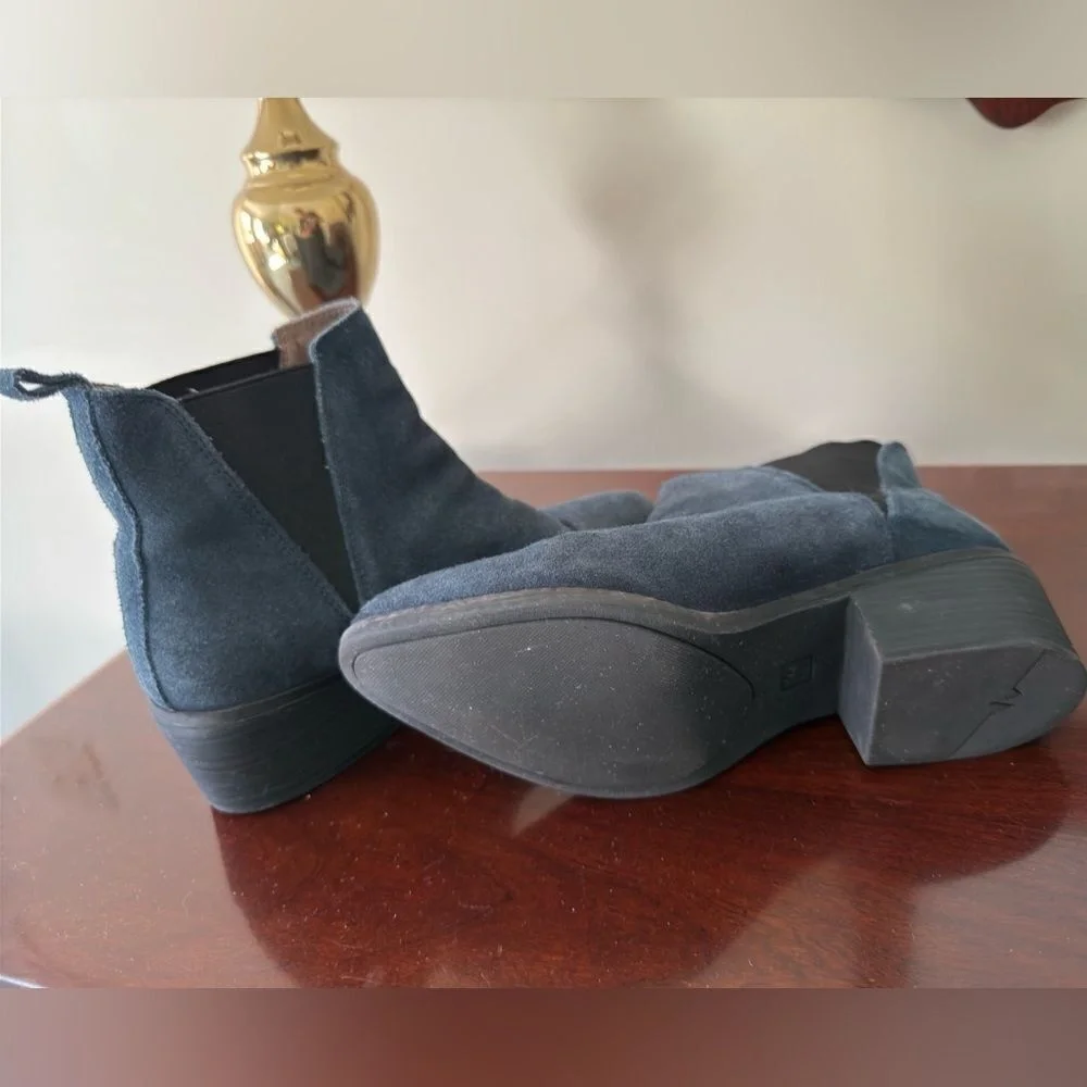 White Mountain‎ Women's Suede Leather Hammond Ankle Bootie Blue Size 9
